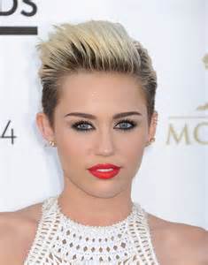 Woody Allen recluta a Miley Cyrus para la serie que dirigirá para Amazone