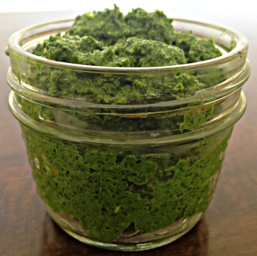 Pesto de almendras, una delicia