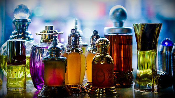 No abuses del perfume, que encanta o destruye, aprende a usarlo con elegancia