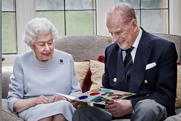 La reina Elizabeth II y Philip, duque de Edimburgo celebran 73 años de casados