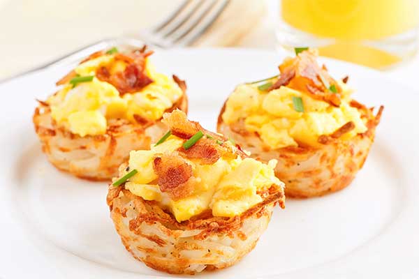 Huevos para lucirte, en canasticas de Hash Brown