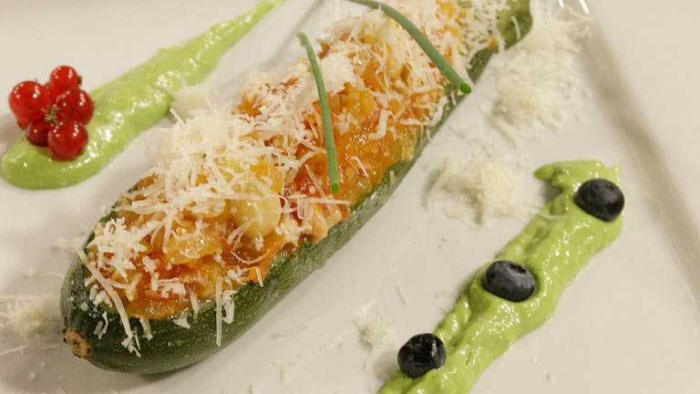 Calabacines rellenos de pollo