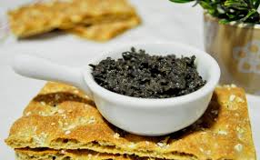 Paté de aceitunas negras y almendras, fácil y chic !!..