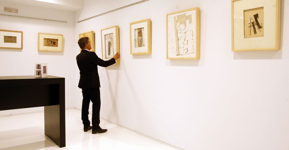 Collages de Luis Somoza inauguran el Espacio de arte Roberto Verino