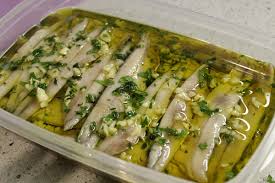 Que rico, boquerones en vinagre….