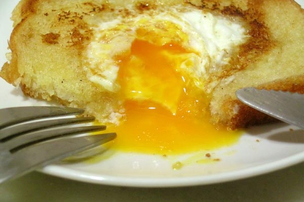 Cómo hacer huevos a la francesa, chic, chic….