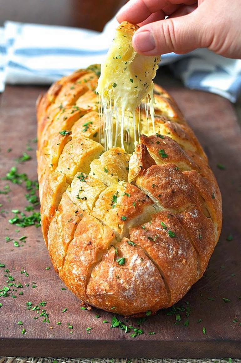 Delicioso y crujiente receta pan con queso y ajo