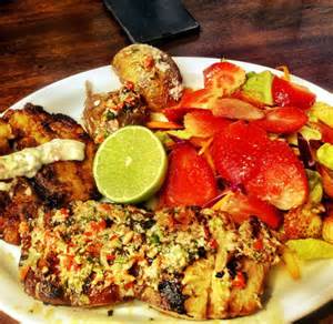 Este viernes de Cuaresma, unos divinos Calamares rellenos de chucho en salsa de papelón, a la Norah