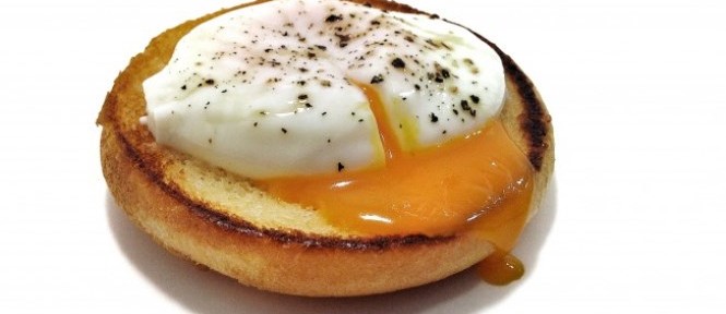Para un domingo de SubCampeones, unos exquisitos huevos al vino tinto, muy sabrosos y muy chic