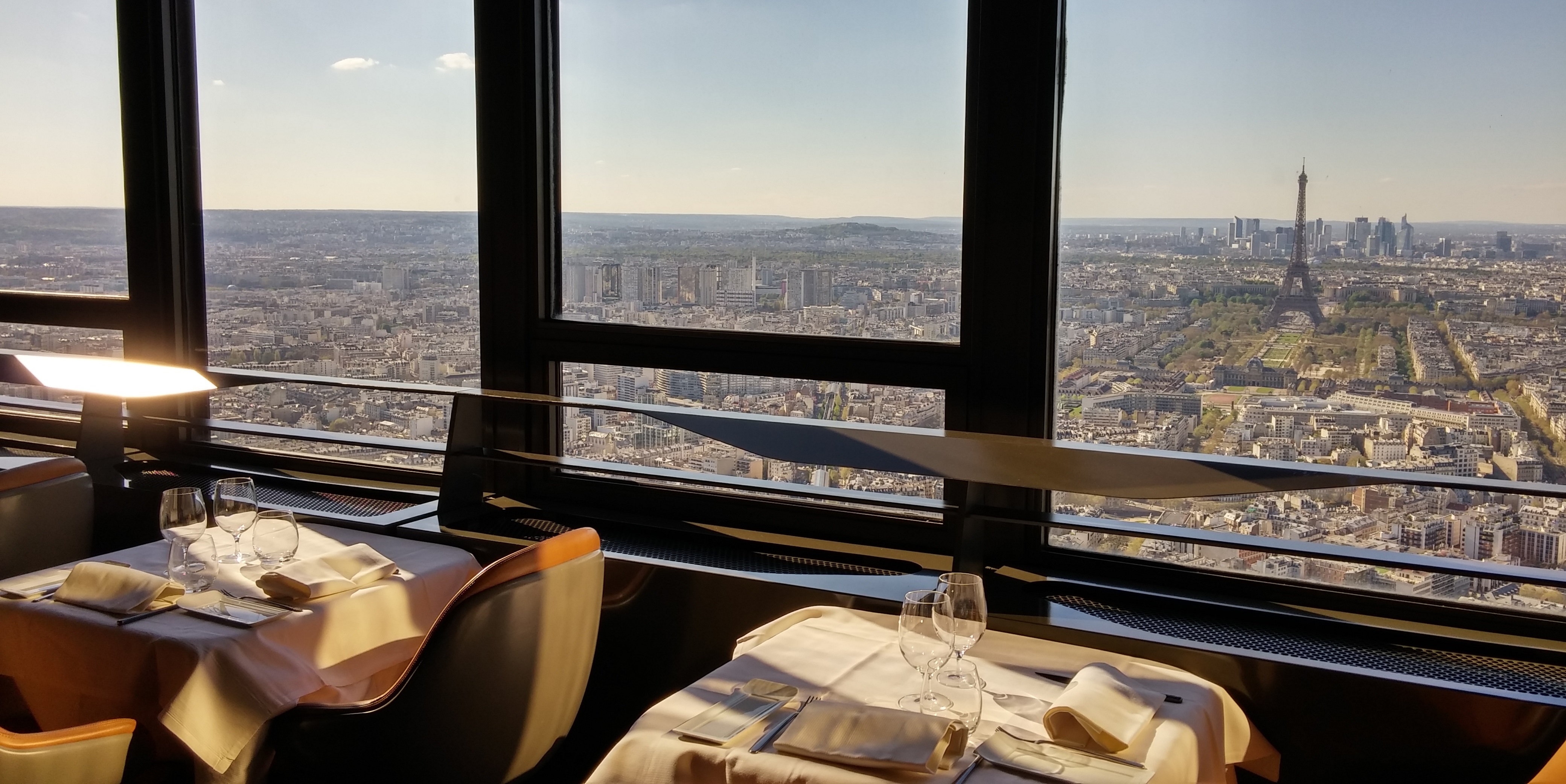 Ir a «Le Ciel de París» y deleitarse con una vista espectacular