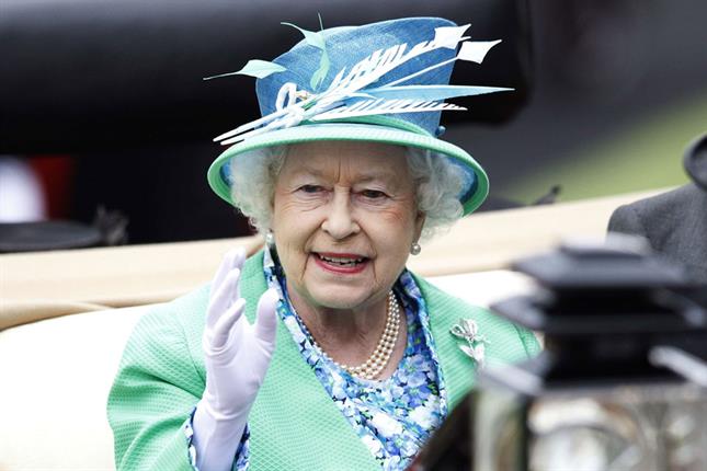 La costurera española que ha vestido a Isabel II, hoy se la recuerda en Londres