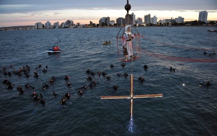 El Vía Crucis Submarino de Puerto Madryn, único en el mundo
