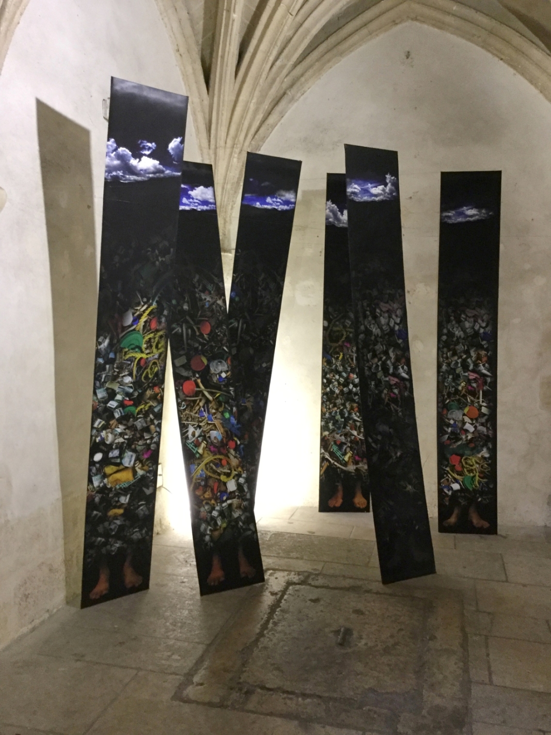 Instalaciones de seis artistas venezolanos toman los espacios del Clôitre des Billetes de París