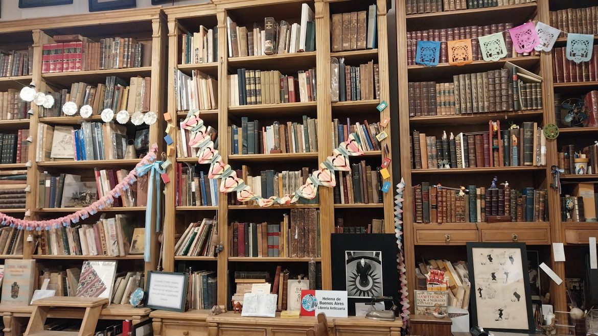 Helena de Buenos Aires, el refugio de los libros antiguos en la calle Esmeralda